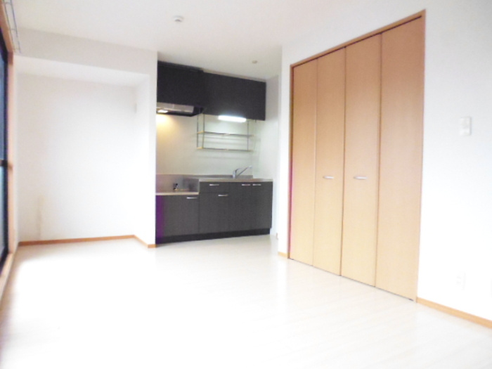 エトワールA棟の居間・リビング|ゆったり過ごせる居間です