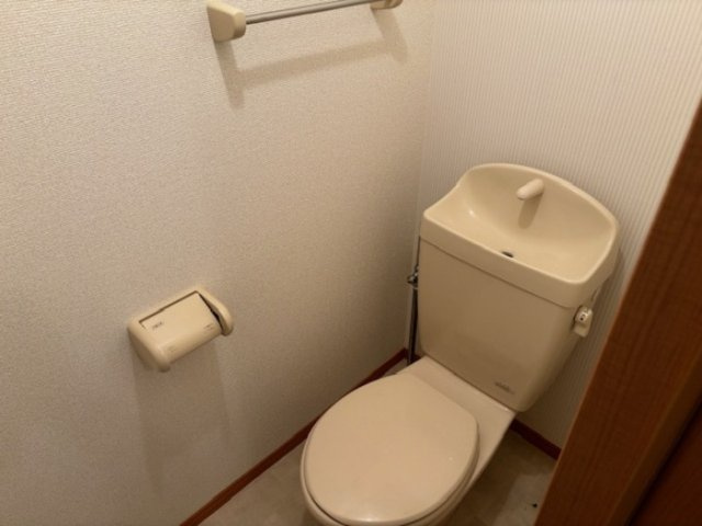 エトワールA棟のトイレ|落ち着いた色調のトイレです