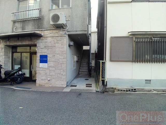 川元ビルのエントランス