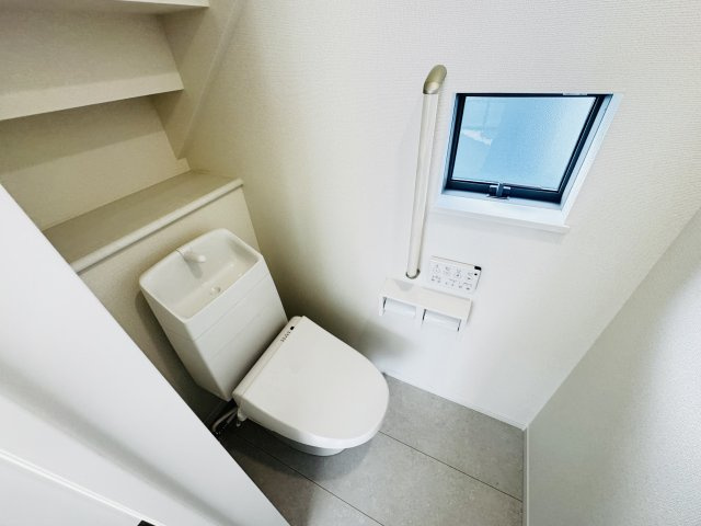 新築　前橋市広瀬町3丁目　Heartful　Town　C号棟のトイレ|　節水タイプのウォシュレット付きトイレ、水道料節約に一役買います！
