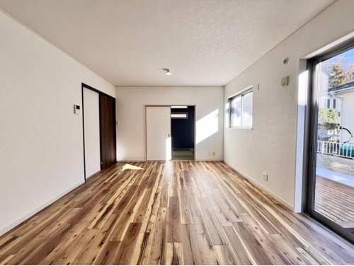 流山市東深井　中古戸建　平成27年築の居間・リビング