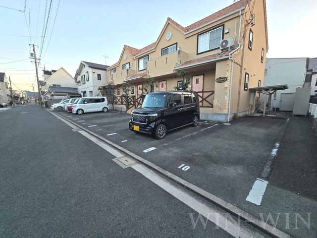 ネイ・クラルテの駐車場