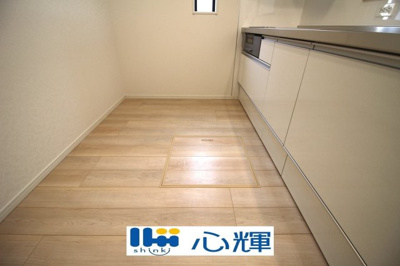 【収納】 | クレイドルガーデン宇部市際波第７（１号棟） | キッチン床下収納です。いざというときの非常食や使用頻度の低いものをコンパクトに収納します。