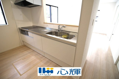 【キッチン】 | クレイドルガーデン宇部市際波第７（１号棟） | 充分なスペースを実現したキッチン空間となっています。寛ぐ方とお料理をされる方の一体感を重視した設計。