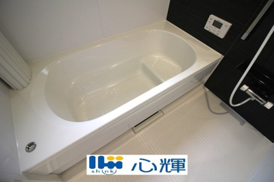 【浴室】 | クレイドルガーデン宇部市際波第７（１号棟） | 疲れを癒す場所にふさわしい快適で清潔な空間で、心も体もオフになるリラックスタイムをお楽しみ下さい。