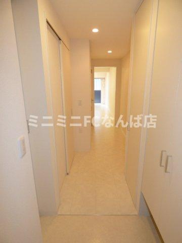 グランルージュ谷町六丁目の玄関