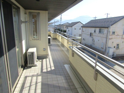 【バルコニー】 | 【セキスイハウス施工】石和町唐柏 | 広々としたバルコニーです