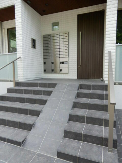 川崎市麻生区百合丘１丁目の賃貸マンションのエントランス|エントランス