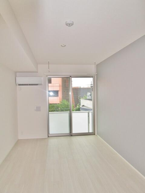 川崎市麻生区百合丘１丁目の賃貸マンションの居間・リビング|居室