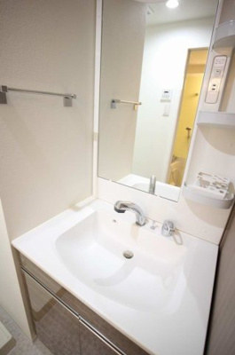 【洗面所】 | アスヴェル阿波座BLUE EARTH | 明るい洗面所です