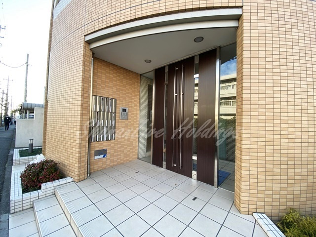 藤沢市湘南台７丁目の賃貸マンションのエントランス