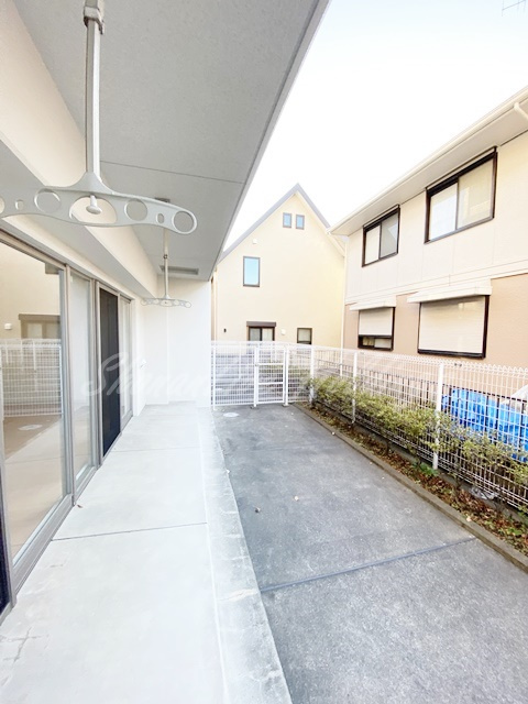 藤沢市湘南台７丁目の賃貸マンションの庭