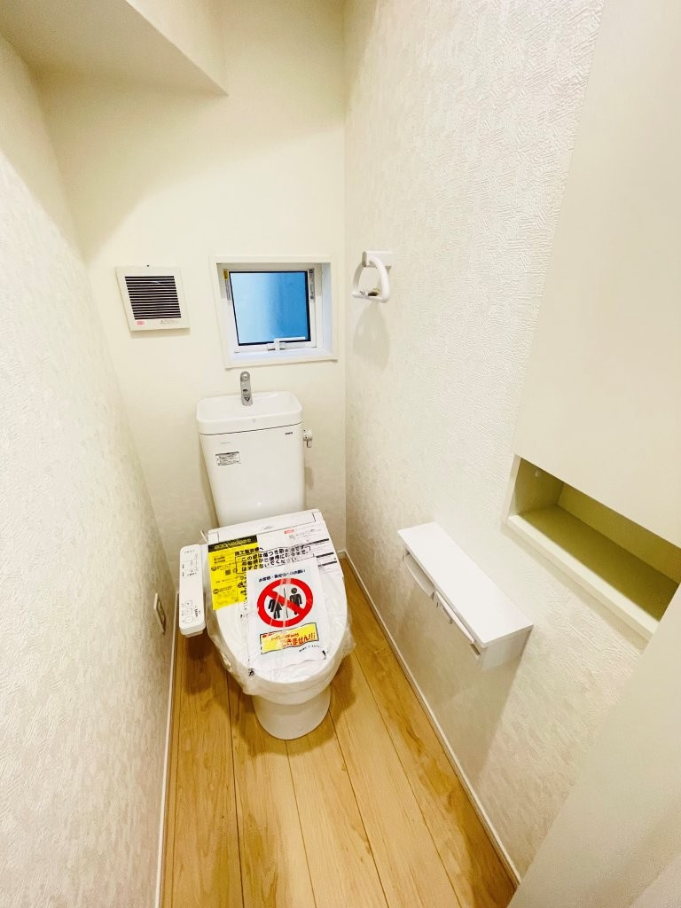 豊田市明和町第5　新築分譲住宅　全4棟　2号棟のトイレ|1階、2階とも温水洗浄機能付きトイレです。