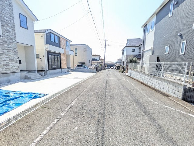 八王子市　富士見町　新築一戸建て　８期の前面道路含む現地写真|～西側6ｍ道路　ゆとりをもって駐車が出来ます～