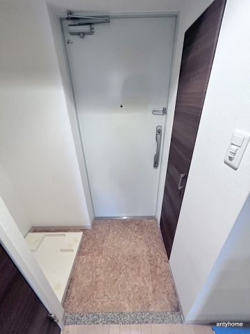 Luxe淡路　仲介手数料無料の玄関