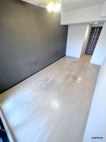 Luxe淡路　仲介手数料無料の居間・リビング