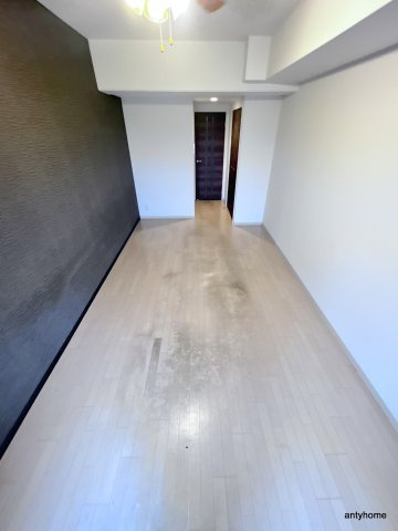 Luxe淡路　仲介手数料無料の居間・リビング