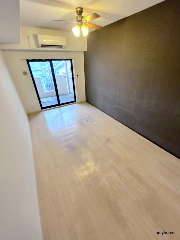 Luxe淡路　仲介手数料無料の居間・リビング