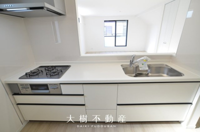 【キッチン】 | 綾瀬市上土棚北2丁目 新築戸建て 全2棟【仲介手数料無料】