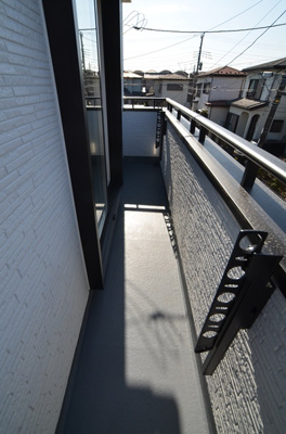 【バルコニー】 | 綾瀬市上土棚北2丁目 新築戸建て 全2棟【仲介手数料無料】