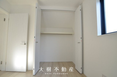 【洋室】 | 綾瀬市上土棚北2丁目 新築戸建て 全2棟【仲介手数料無料】 | 2階　洋室1（6.0帖）クローゼット