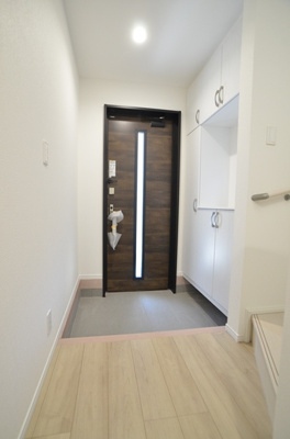 【玄関】 | 綾瀬市上土棚北2丁目 新築戸建て 全2棟【仲介手数料無料】