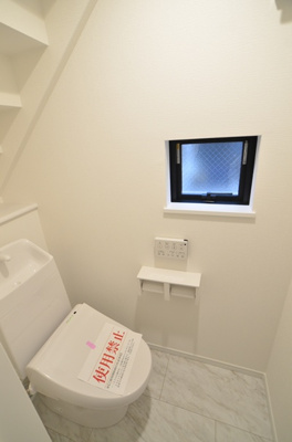 【トイレ】 | 綾瀬市上土棚北2丁目 新築戸建て 全2棟【仲介手数料無料】 | 1階