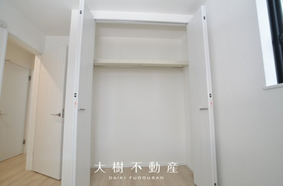 【洋室】 | 綾瀬市上土棚北2丁目 新築戸建て 全2棟【仲介手数料無料】 | 1階　洋室3（4.5帖）クローゼット