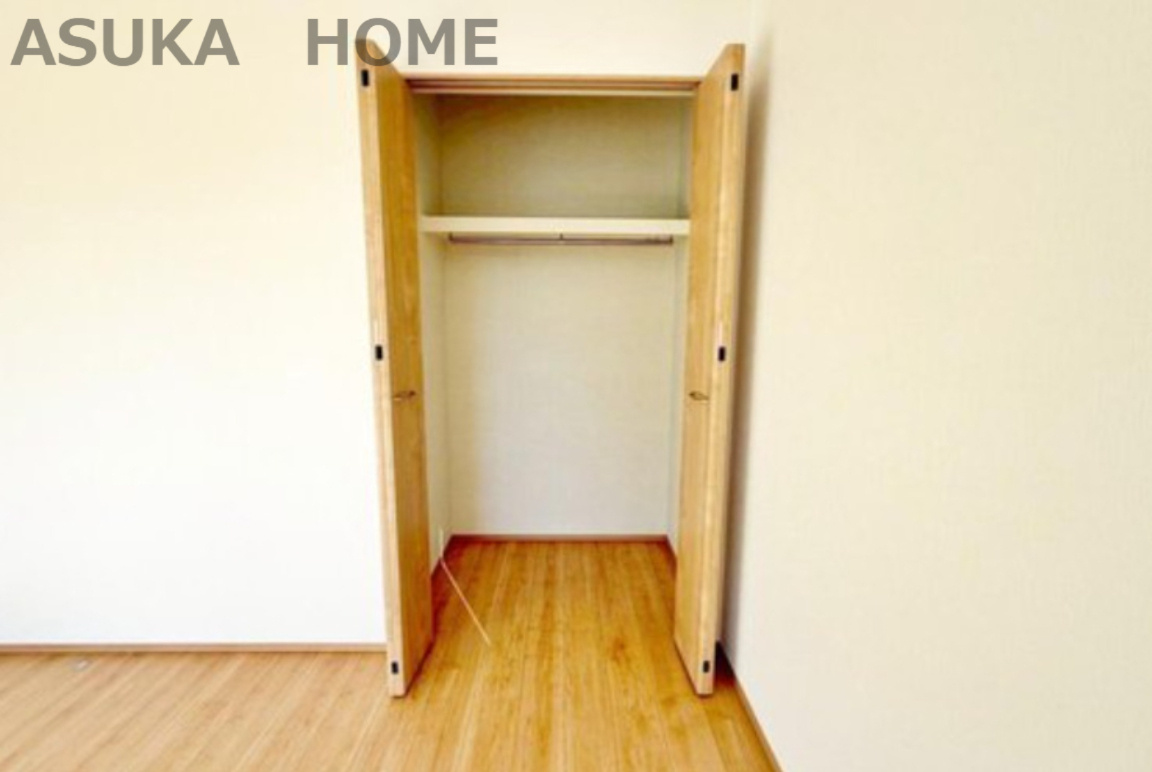 戸塚区南舞岡４丁目戸建の収納|奥行のある収納なのでカラーボックスなども収入できますよ。