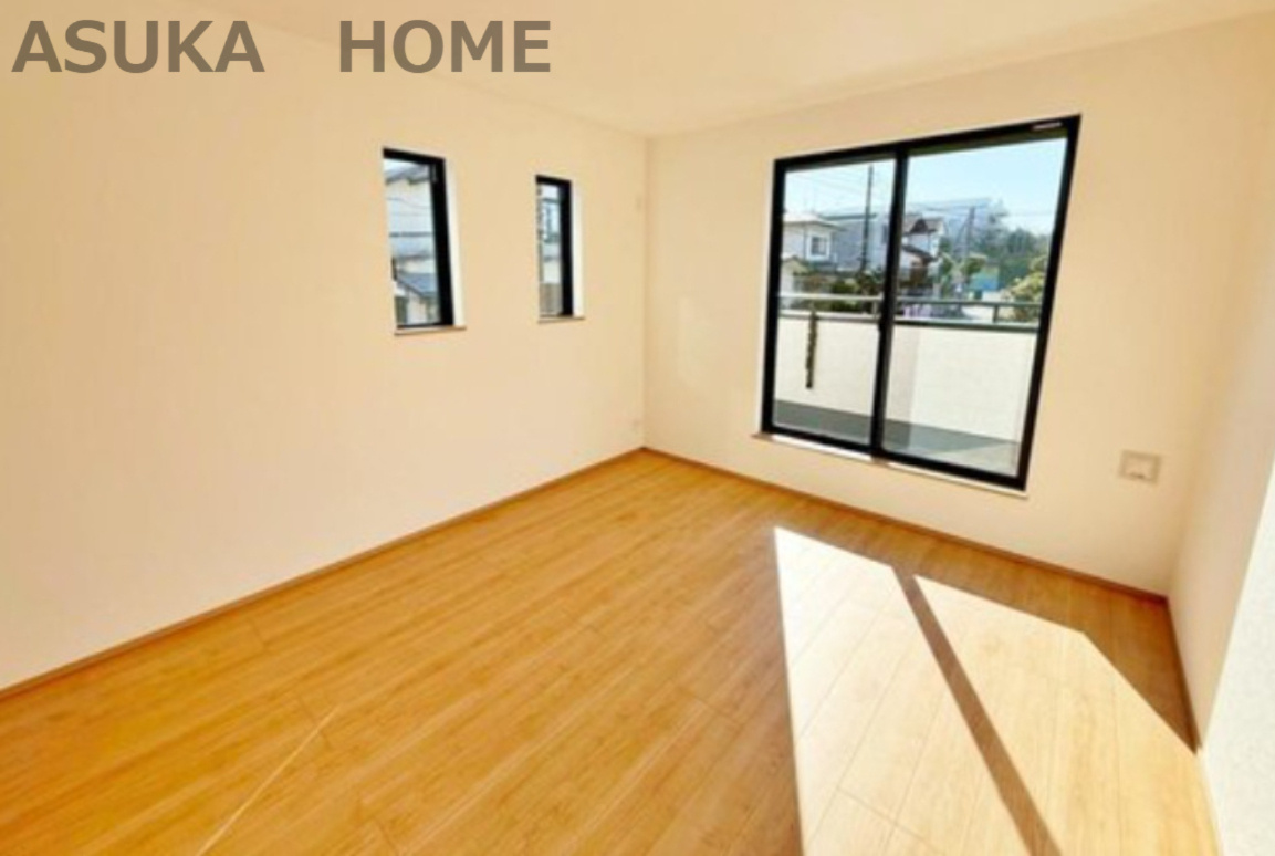 戸塚区南舞岡４丁目戸建の洋室|明るいお部屋が気持ち良い居室となっております。