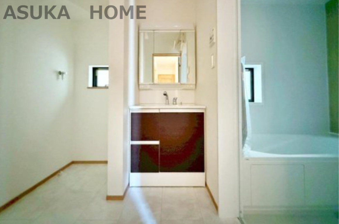 戸塚区南舞岡４丁目戸建の独立洗面台|シャンプードレッサーで忙しい朝の仕度にも役立ちます。