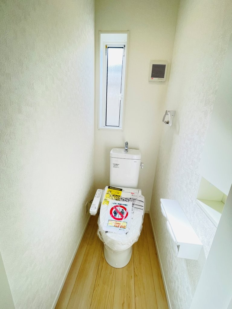 豊田市明和町第5　新築分譲住宅　全4棟　3号棟のトイレ|1階、2階とも温水洗浄機能付きトイレです。