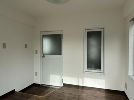 入口を室内側から見ました。