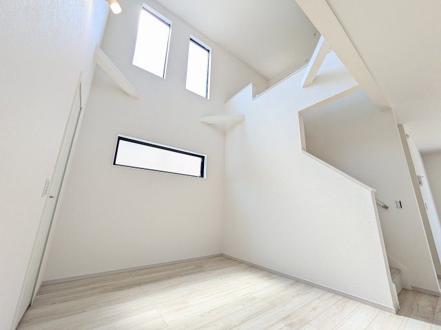 八王子市　富士見町　新築一戸建て　８期の内装|～より開放感を演出してくれる吹抜け仕様～