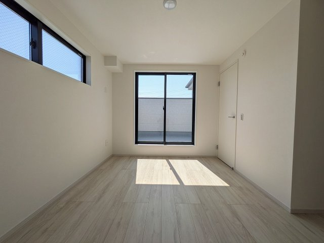 八王子市　富士見町　新築一戸建て　８期の寝室|～2階7.5帖の主寝室　ベッドなど大型家具のレイアウトも楽しめる広さです～