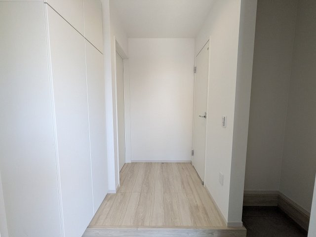 八王子市　富士見町　新築一戸建て　８期の玄関|～玄関には便利な土間収納付き～