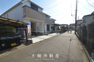 【前面道路含む現地写真】