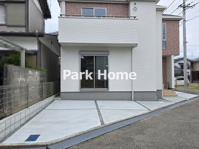 高知市介良乙 -10期3棟3- 新築戸建ての駐車場|長期優良住宅で地震に強く駐車２台可能に加え収納豊富なゆとりある新築戸建てです。