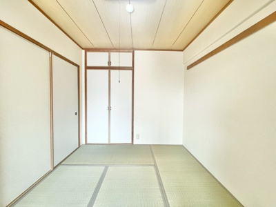 【和室】 | レジオン豊中千里中央 | 現在ご返済中のカーローン・カードローン・教育ローンなどを住宅ローンに一本化したり、家具家電購入費用・引越し費用を住宅ローンと組み合わせるなど、お客さまにメリットの多い住宅ローンのご提案が可能です。