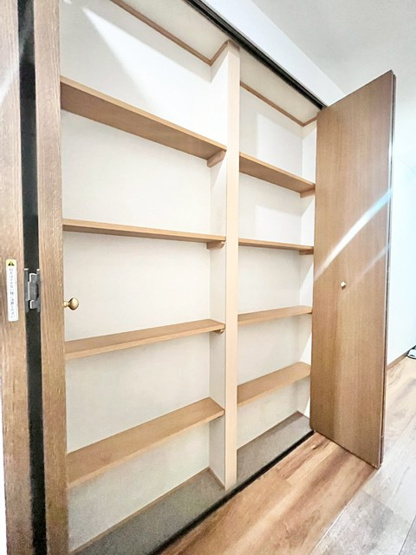 【収納】 | レジオン豊中千里中央 | 物件を比較検討したいお客様には、「物件比較見学プラン」をご用意しております。こちらの物件だけでなく、お客様の希望に沿った物件を、いくつかまとめてご案内させて頂きます。