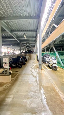リブコートオリジンの駐車場|バイク置き場