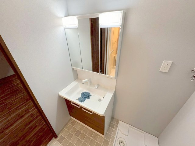 秀英マンションの独立洗面台