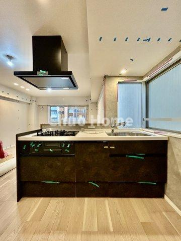 クレール亀戸のキッチン|ワイドで収納豊富なシステムキッチン