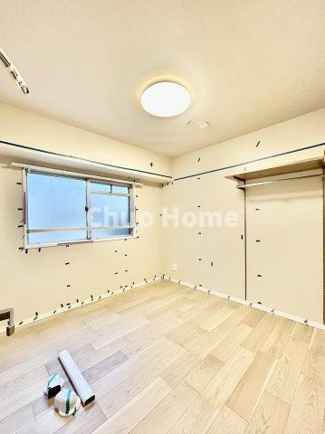 クレール亀戸の寝室|【寝室】心と体をゆったりと安らげる主寝室。寝室のゆとりが大きい分だけ、暮らしの安らぎは深まります。一日の疲れを癒すだけでなく、ご夫婦の親密な語らいを紡ぎ出します