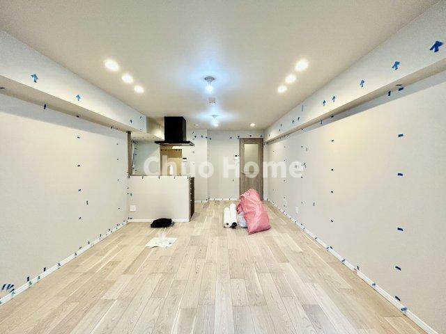 クレール亀戸の居間・リビング|【居間・リビング】「ＬＤＫは家族団らんをデザイン」広いＬＤＫでは家族が集まり一緒の時間を過ごせる工夫がされております。何気ない一日の当たり前のひとコマがいつか一生の宝物になります