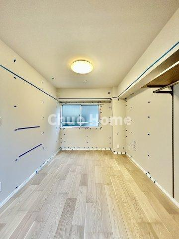 クレール亀戸の洋室|【洋室】快適に過ごす条件は、一人ひとり違います。だからこそ飾り過ぎないシンプルな内装と偏り過ぎないデザインで統一しております。居住していく中でオーナー様だけの【マイホーム】に創り上げて下さい