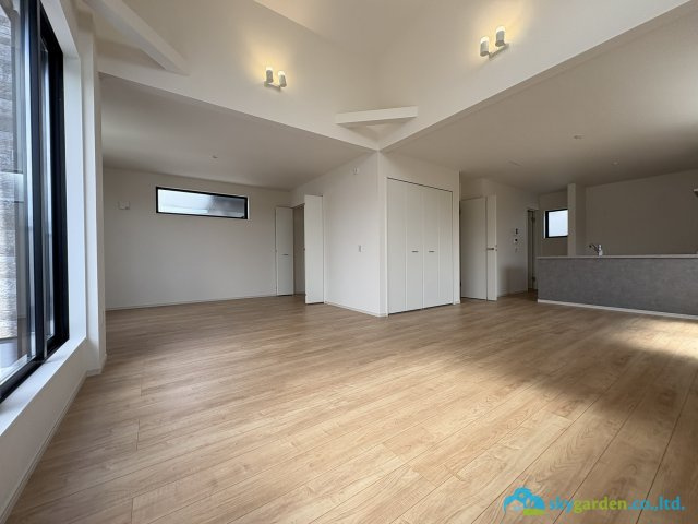 平塚市達上ヶ丘２期　新築戸建　全2棟1号棟の居間・リビング