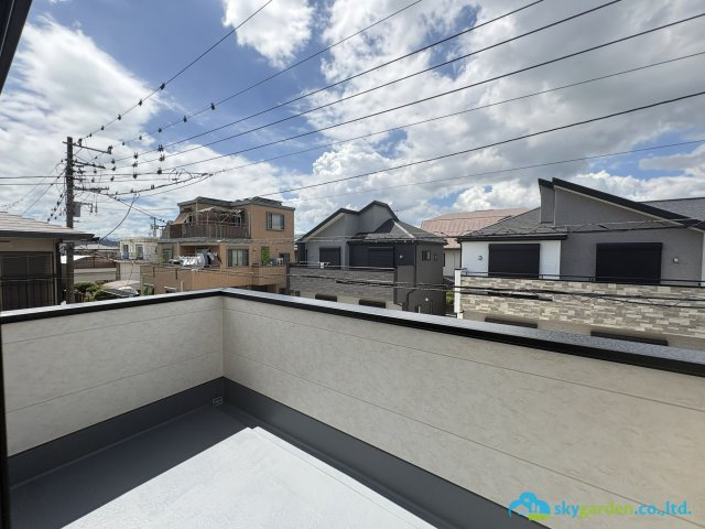 平塚市達上ヶ丘２期　新築戸建　全2棟1号棟のバルコニー|バルコニー付きです