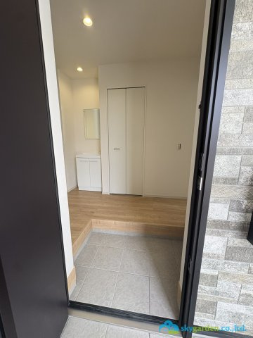 平塚市達上ヶ丘２期　新築戸建　全2棟1号棟の玄関|落ち着いた玄関です