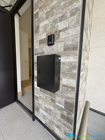 平塚市達上ヶ丘２期　新築戸建　全2棟1号棟のその他|宅配ボックス